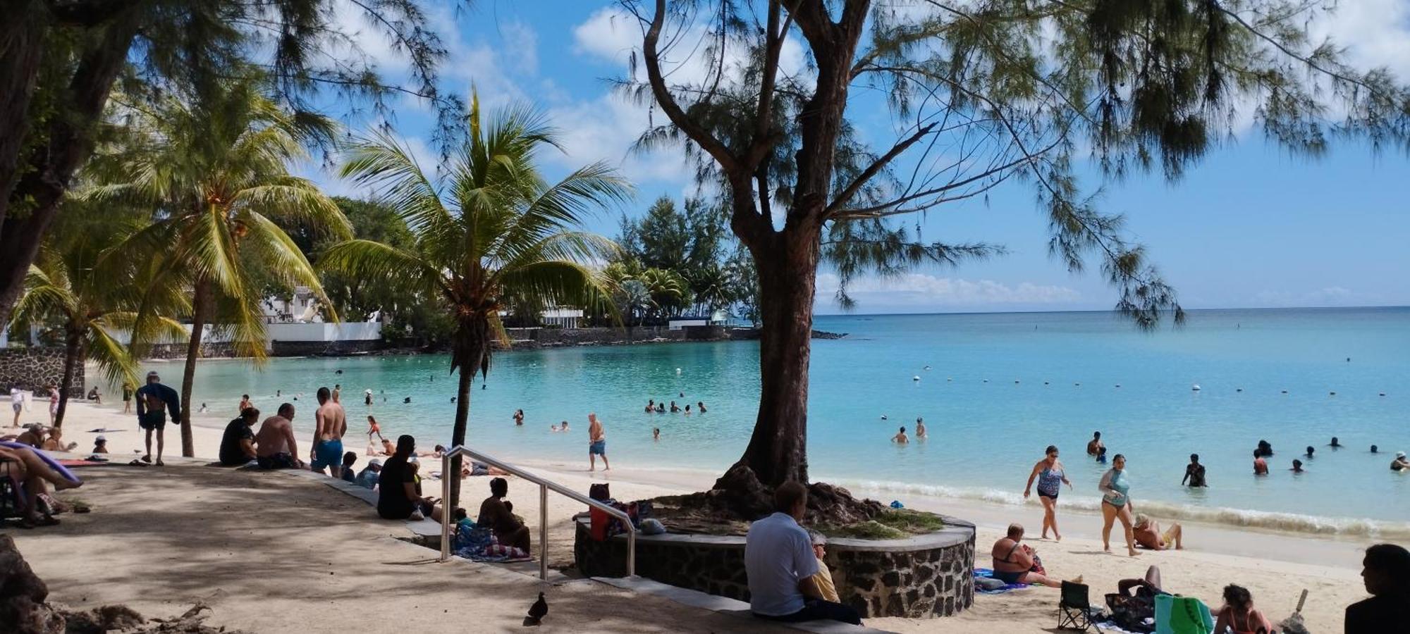 Appartement Le Dauphin Du Lagon Bleu - Plages De Mont Choisy Et De Trou Aux Biches กรองด์เบย์ ภายนอก รูปภาพ